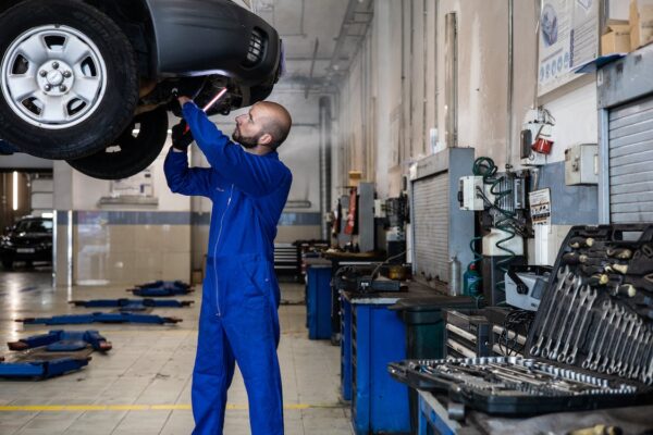 Chọn Mua Dụng Cụ Sửa Chữa Ô Tô: Những Tiêu Chí Quan Trọng Bạn Cần Biết Chiến lược để tăng doanh thu cho gara ô tô