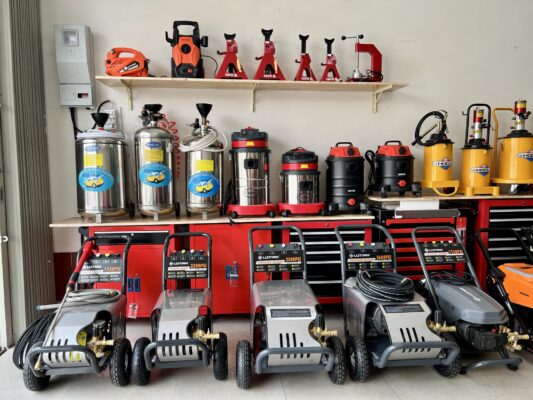 Thiết bị rửa chăm sóc xe