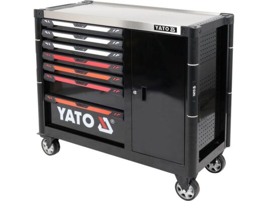 Bên hông tủ có các mắt chờ để treo móc, mở rộng không gian chứa đồ