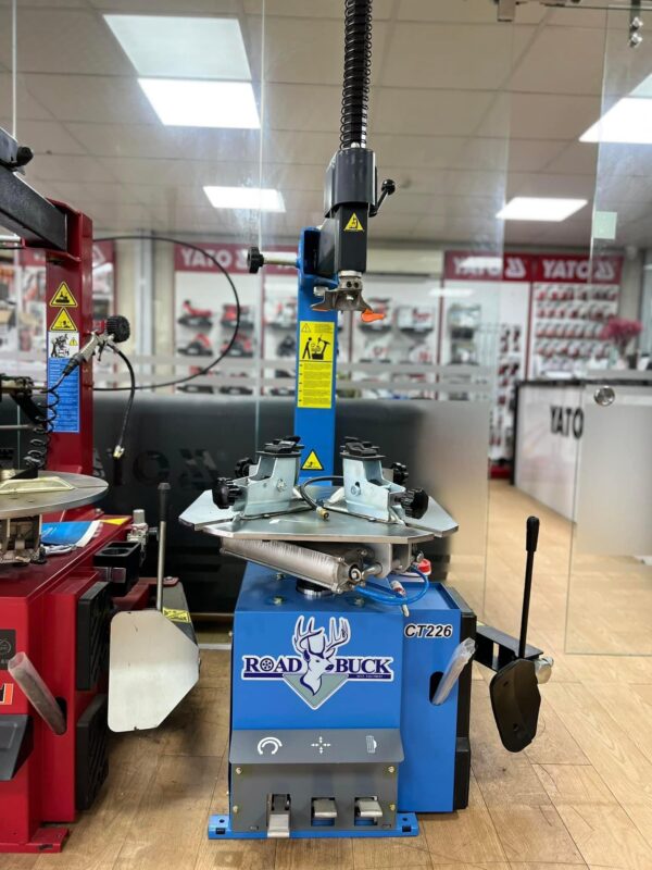 Máy Ra Vào Lốp Xe RoadBuck CT226 (Không bao gồm bộ kẹp mâm xe điện)