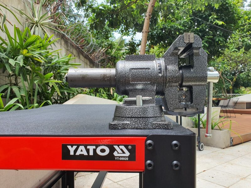 Ê tô bàn nguội 4" có hàm kẹp ống 8-44" Yato YT-6505 Ba Lan