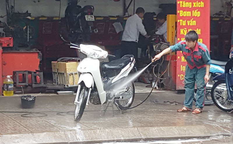 Những Thiết Bị Cần Thiết Khi Mở Tiệm Rửa Xe Máy rua-xe-may-can-thiet-bi-gi