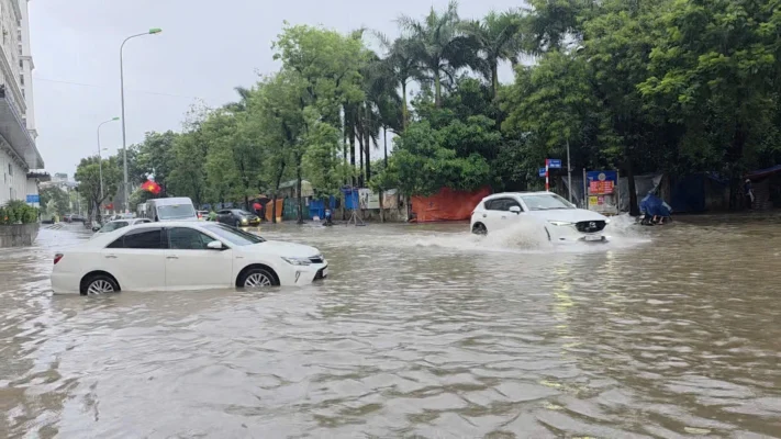 Ô Tô Ngập Nóc: Mức Độ Hư Hại Khủng Khiếp, Vô Phương Cứu Chữa?