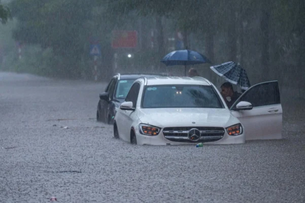 8 Bước Xử Lý Ngay Lập Tức Khi Ô Tô Ngập Nước Và Chết Máy