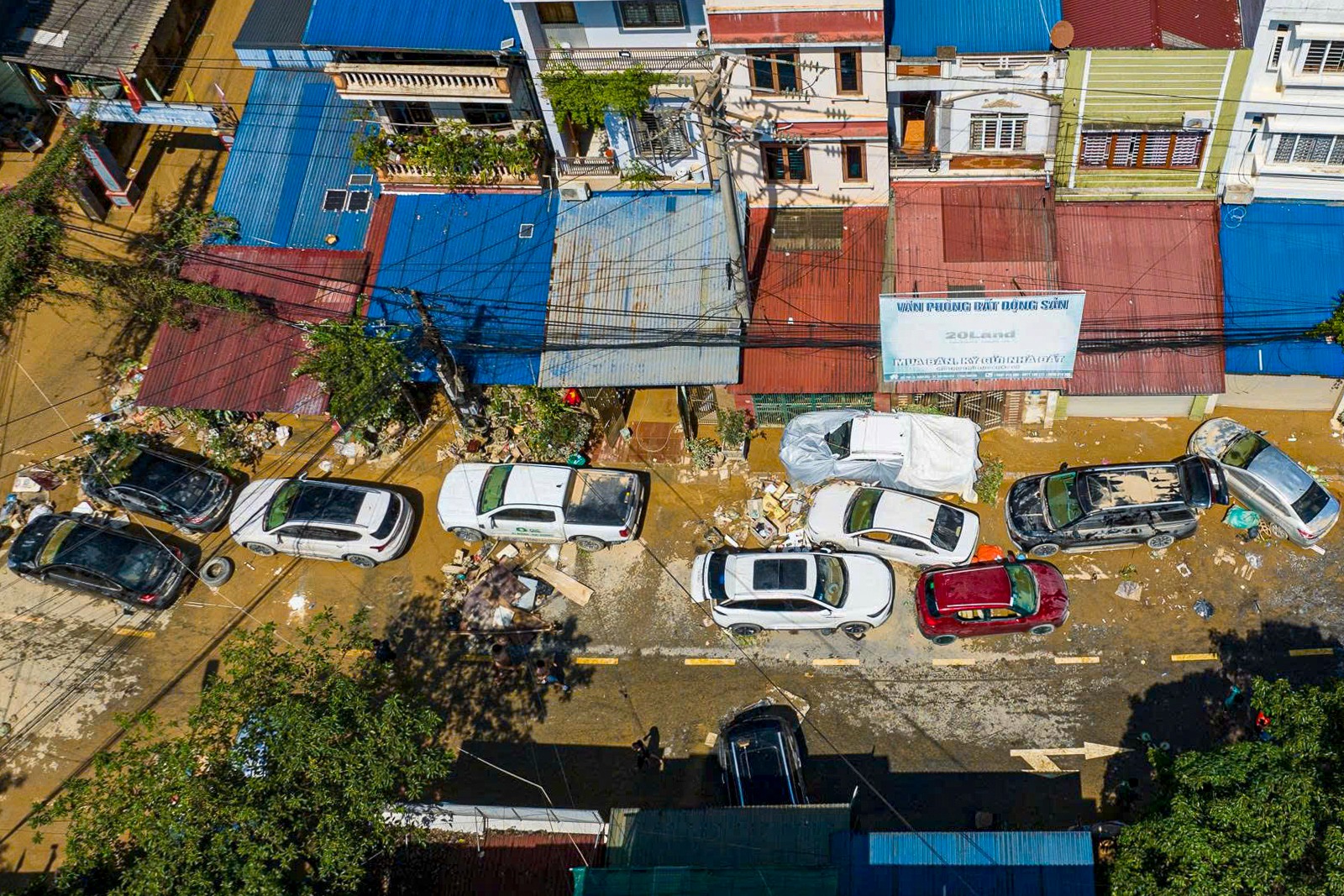 Xử lý xe ngập: Gọi cứu hộ hay liên hệ bảo hiểm, cái nào lợi hơn? Xử lý xe ngập: Gọi cứu hộ hay liên hệ bảo hiểm, cái nào lợi hơn?