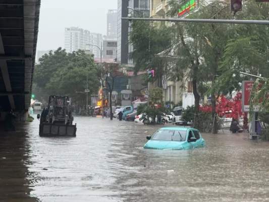 Ô Tô Điện Ngập Nước: Khả Năng Chống Chọi, Rủi Ro Pin Và Khuyến Cáo.