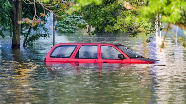 Pin Xe Điện Ngâm Nước: Nguy Cơ Cháy Cao Và Chi Phí Thay Thế Tốn Kém