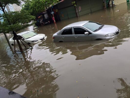 Ba Mẹo Quan Trọng Phát Hiện Xe Ngập Nước: Mùi Ẩm Mốc, Nội Thất Và Gỉ Sét