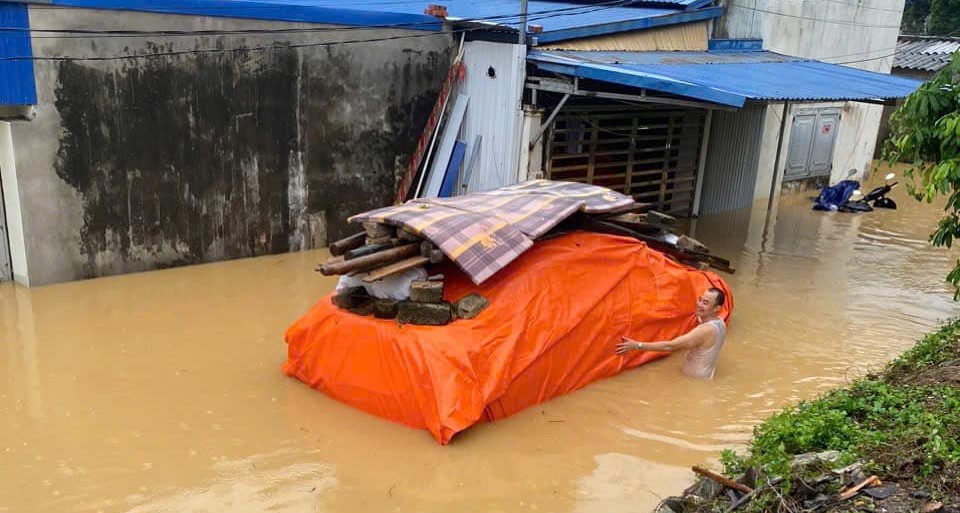 Phụ kiện ô tô không thể thiếu giúp bạn đi mưa bão an toàn và tiện lợi