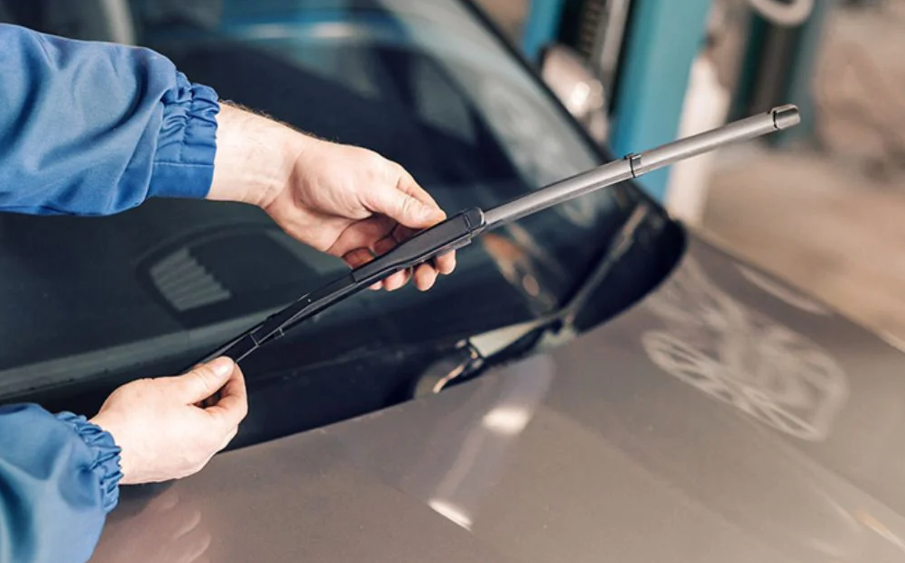 Kinh nghiệm chọn gạt mưa ô tô hiệu quả cho mùa mưa bão sắp tới Kinh nghiệm chọn gạt mưa ô tô hiệu quả cho mùa mưa bão sắp tới