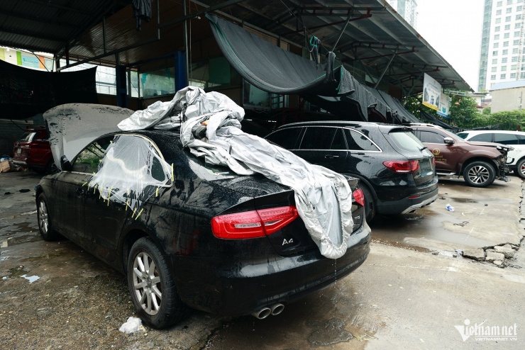 Cấp Cứu Nhanh Nội Thất Ô Tô Bị Ngập Nước: 3 Bước "Sơ Cứu" Chủ Xe Cần Biết Ngay!