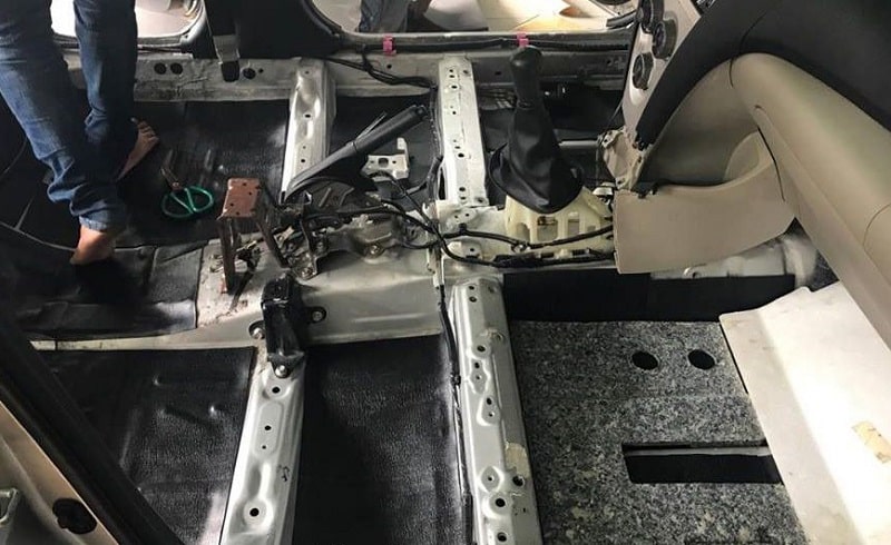 Kỹ Thuật Hút Nước Hiệu Quả: Từ Khăn Tắm Đến Máy Hút Công Nghiệp