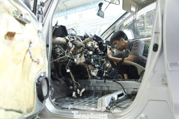 Nội Thất Ô Tô Ngấm Nước: Sai Lầm Tuyệt Đối Cần Tránh Để Tránh Hỏng Hóc