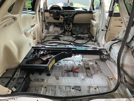 Quy Trình "Giải Phẫu" Nội Thất Ô Tô: Tháo Ghế, Thảm Sàn Và Chi Tiết Nỉ Chuyên Nghiệp