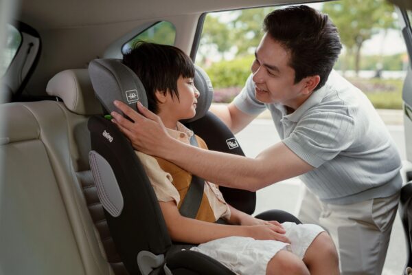 Ghế An Toàn Trẻ Em Bắt Buộc Từ 2026: Ảnh Hưởng Dịch Vụ Sửa Chữa Ô Tô