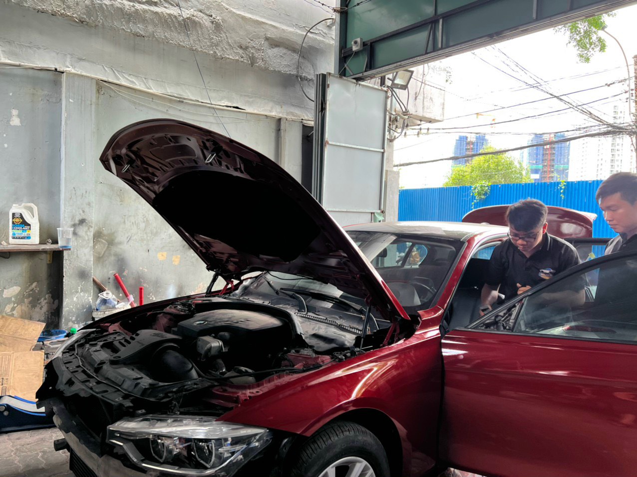 Mở Gara Ô Tô Tại Khu Dân Cư Có Bị Cấm Không? Quy Định Mới 2025