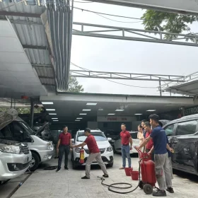 Khách Sửa Xe Xong Không Trả Tiền – Gara Có Được Giữ Xe Không?