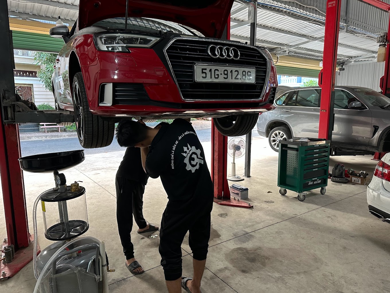 Tại Sao Gara Càng Đông Khách Lại Càng Nhiều Nợ?